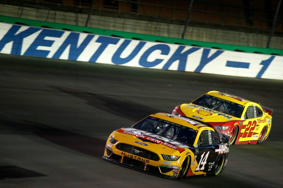 Six Ford Mustang drivers combined to lead 150 of the 269 laps during the race. Six Ford Mustang drivers combined to lead 150 of the 269 laps during the race.